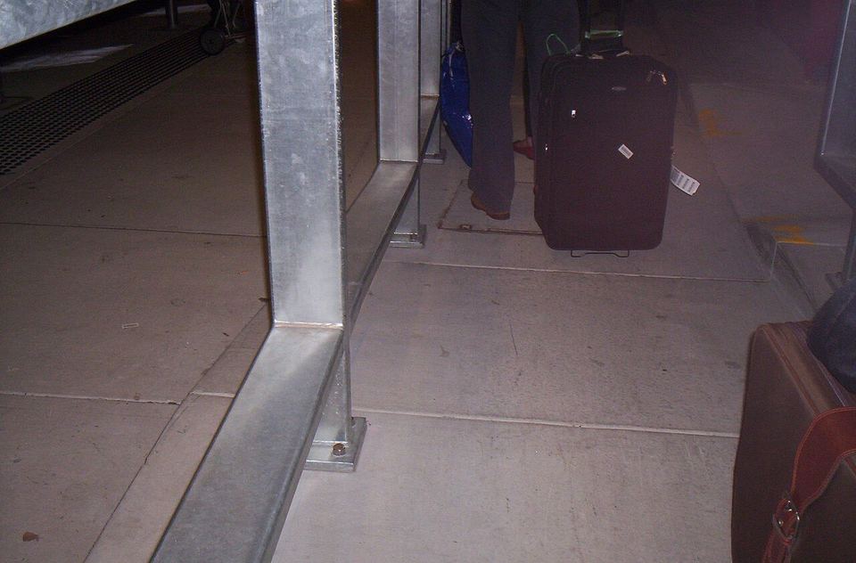 Fotoğraf: Taxi rank at grade Brisbane Domestic Airport 106 9618