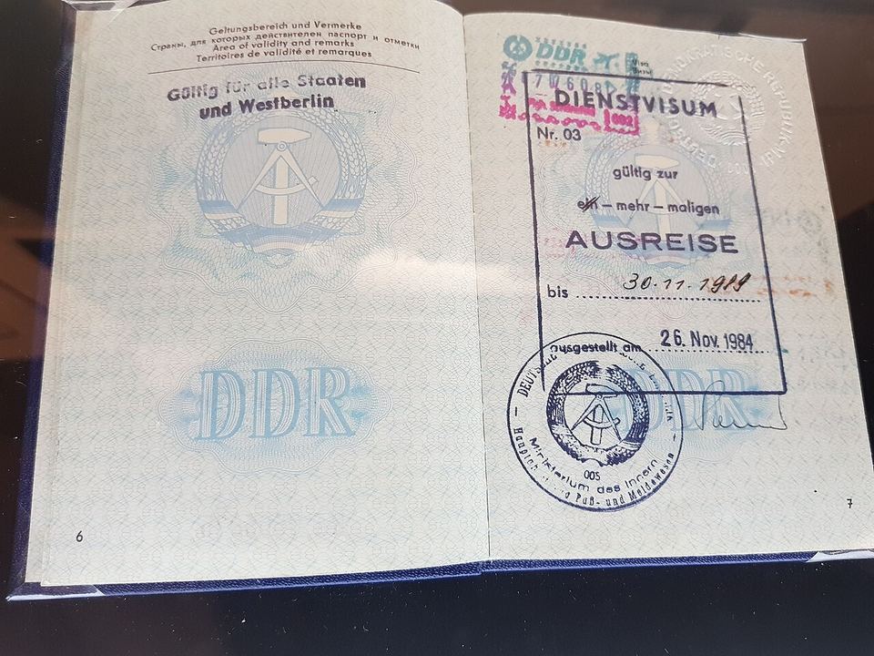 Fotoğraf: GDR passport with exit visa