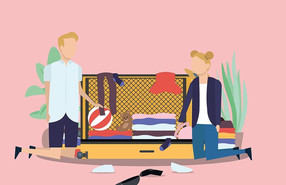 Fotoğraf: Messy Suitcase Packing for a Holiday