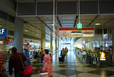 Fotoğraf: Travel agent counters at Franz Josef Strauss International Airport near Munich, Germany (Terminal 1) 2006-04-30