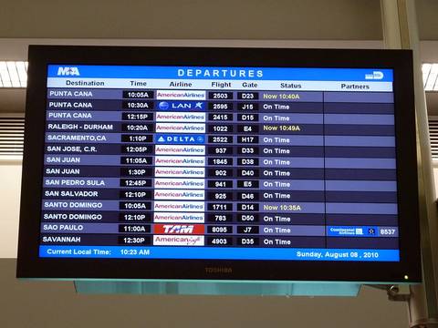 Fotoğraf: Departures board at Miami Airport in Florida, US